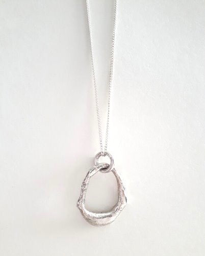 molten loop dangle necklace